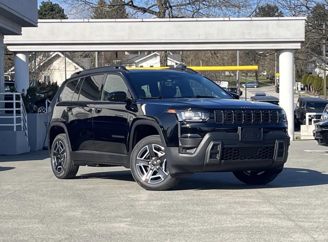 2026 Jeep Cherokee Laredo black angle view