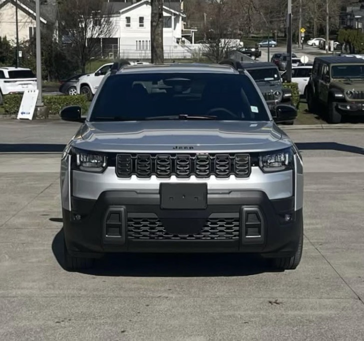 2026 Jeep Cherokee Limited silver front view