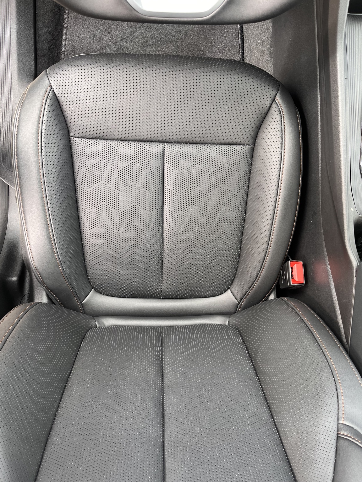 2026 Jeep Cherokee Overland Capri leather perforated seats